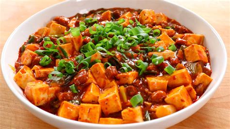  Mapo Tofu: Un Piatto Piccante e Cremoso che Esplode di Sapori Squisiti!